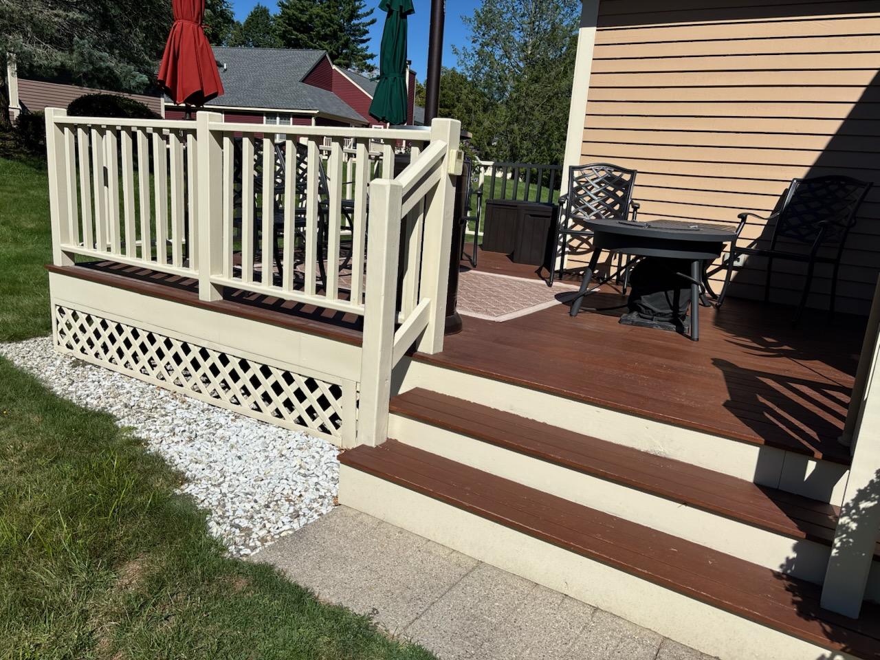 finished deck and screenroom project